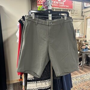 Lululemon mens Commission khaki army green short business casual golf short